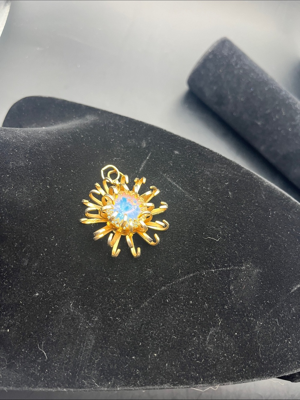 Mystic blue 1969 Vintage Sarah Coventry necklace pendant gold flower